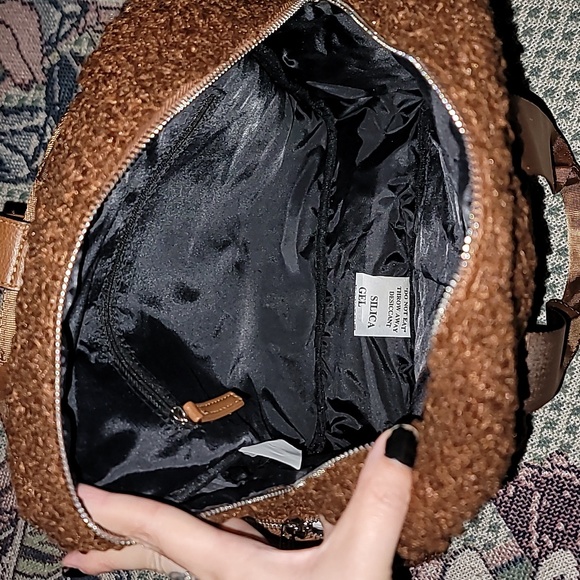 Madden Girl Sherpa Square Backpack Brown seat belt straps new zipper closure - Picture 5 of 9